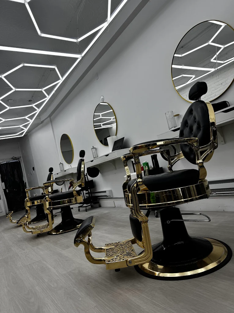 Ø LIMIT barbershop interior